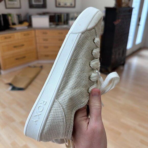 Cute Roxy Sneakers 8.5 Cream Color - Picture 2 of 8